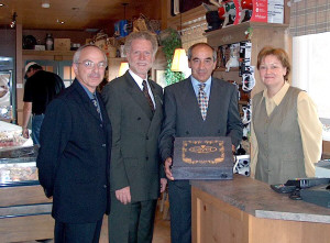 Alban Robitaille, Roger Bertrand, le 
Consul Ricardo Rossini et Reine Cayer