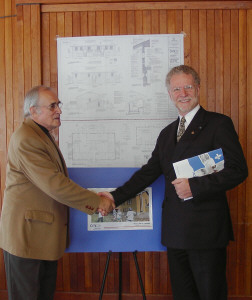 Monsieur Ral Rancourt, prsident de la corporation Espaces jeunesse, remerciant le dput-ministre Roger Bertrand