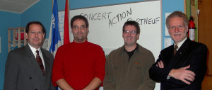 Dans l'ordre habituel, le dput Claude Duplain, M. Louis Boivin, intervenant de milieu, M. Blanchette, DG du Carrefour Jeunesse Emploi et le dput-ministre Roger Bertrand