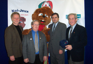Le dput-ministre en compagnie du Prsident des Jeux, de son collgue Richard Legendre et du Prsident de Sports-Qubec, monsieur Cit