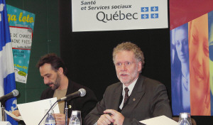 Dans l'ordre habituel, M. Marco Bourassa, prsident du regroupement des maisons de jeunes et le ministre Roger Bertrand