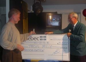 Remise symbolique du chque de 3 000 $ au Prsident de CJSR