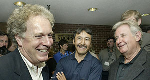 Arrive de Jean Charest dans la famille. Source : Reuters
