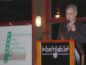 Le prsident d'honneur du souper bnfice de la FASAP, monsieur Jean-Luc Moisan, PDG des Industries Valle Inc. de Saint-Alban de Portneuf