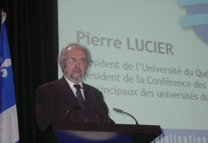 Monsieur Pierre Lucier, Prsident de l'Universit du Qubec, confrencier invit, lors de la sance d'ouverture du colloque
